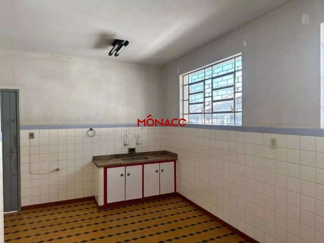 Casa com 330m² 3 quartos e 1 banheiro, à venda, no bairro Vila Ipiranga em Londrina