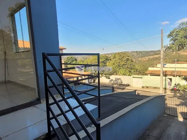 Casa com 106m² 2 quartos e 1 banheiro, para alugar, no bairro Vale do Araças em Mateus Leme