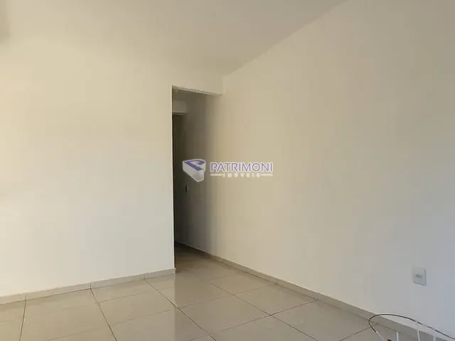Casa com 106m² 2 quartos e 1 banheiro, para alugar, no bairro Vale do Araças em Mateus Leme