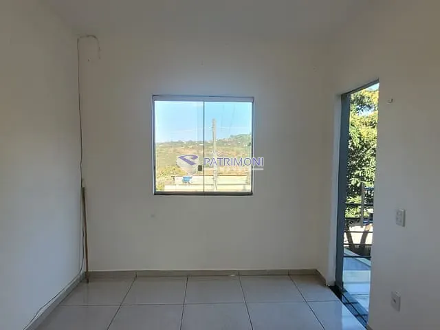 Casa com 106m² 2 quartos e 1 banheiro, para alugar, no bairro Vale do Araças em Mateus Leme