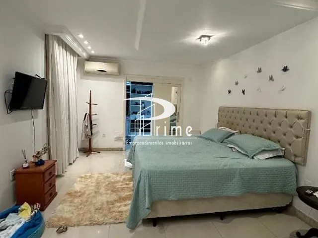 Casa com 490m² 5 quartos e 6 banheiros, à venda, no bairro Camboinhas em Niterói
