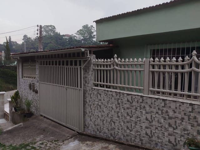 Casa 2 quartos e 2 banheiros, à venda, no bairro Castelanea em Petrópolis