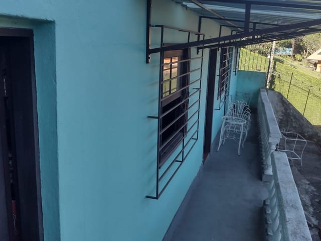 Casa 2 quartos e 2 banheiros, à venda, no bairro Castelanea em Petrópolis