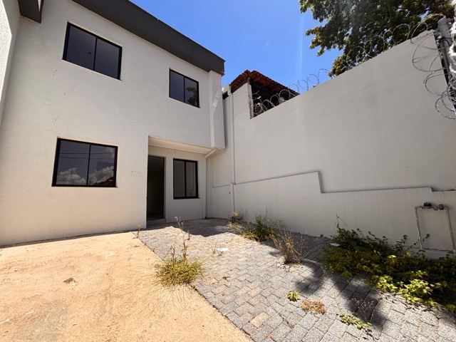 Casa 3 quartos e 2 banheiros, à venda, no bairro Adeodato em Santa Luzia