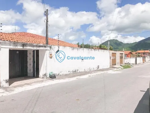 Casa à venda, no bairro Parque São João em Maranguape