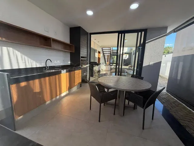 Casa 4 quartos e 5 banheiros, à venda, no bairro Residencial Palm Park III - Flor D'Aldeia em Holambra