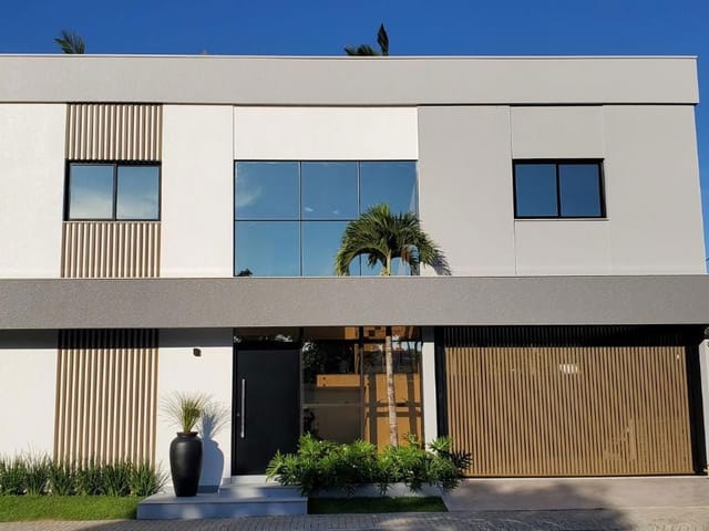 Casa com 250m² 4 quartos e 5 banheiros, à venda, no bairro Barra em Balneário Camboriú