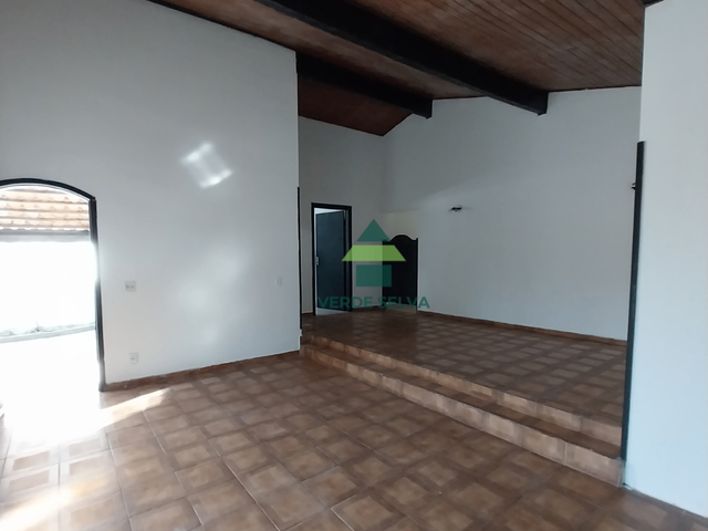 Casa com 360m² 3 quartos e 3 banheiros, para alugar, no bairro Jardim Floresta em Atibaia