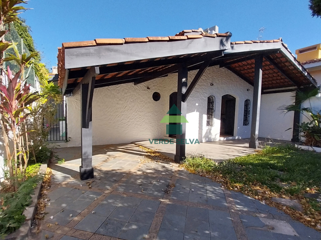 Casa com 360m² 3 quartos e 3 banheiros, para alugar, no bairro Jardim Floresta em Atibaia