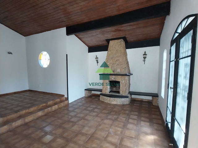 Casa com 360m² 3 quartos e 3 banheiros, para alugar, no bairro Jardim Floresta em Atibaia