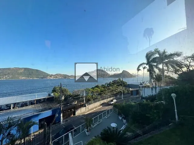 Casa com 600m² 4 quartos e 3 banheiros, à venda, no bairro São Francisco em Niterói