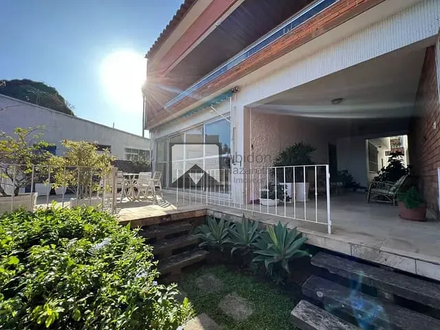 Casa com 600m² 4 quartos e 3 banheiros, à venda, no bairro São Francisco em Niterói
