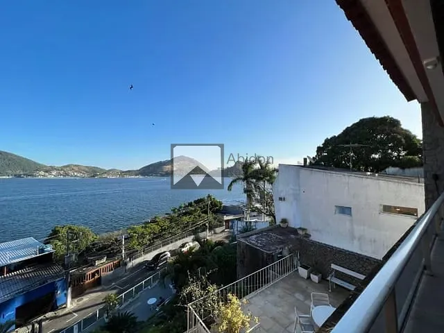 Casa com 600m² 4 quartos e 3 banheiros, à venda, no bairro São Francisco em Niterói