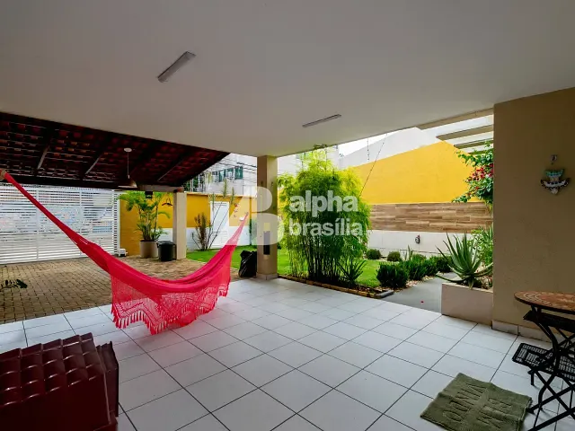 Casa com 300m² 4 quartos e 3 banheiros, à venda, no bairro Taguatinga Sul (Taguatinga) em Brasília