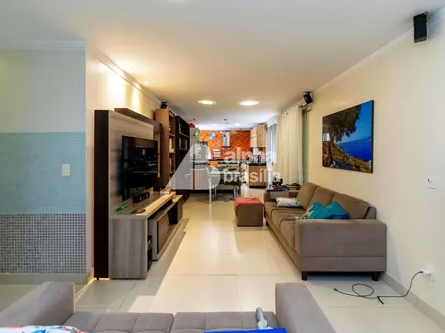 Casa com 300m² 4 quartos e 3 banheiros, à venda, no bairro Taguatinga Sul (Taguatinga) em Brasília