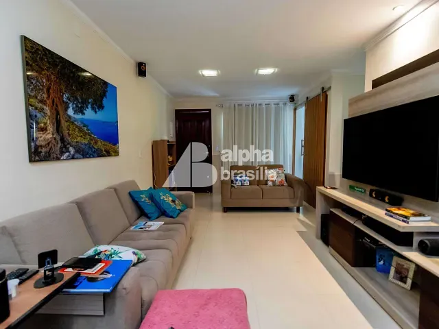 Casa com 300m² 4 quartos e 3 banheiros, à venda, no bairro Taguatinga Sul (Taguatinga) em Brasília