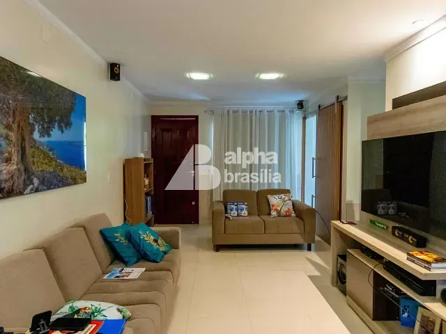 Casa com 300m² 4 quartos e 3 banheiros, à venda, no bairro Taguatinga Sul (Taguatinga) em Brasília