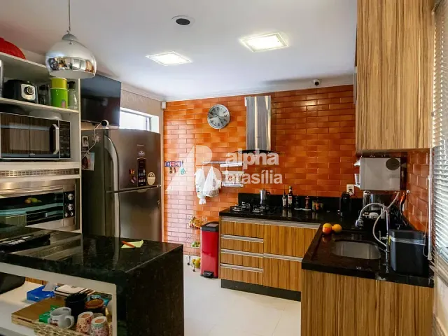 Casa com 300m² 4 quartos e 3 banheiros, à venda, no bairro Taguatinga Sul (Taguatinga) em Brasília