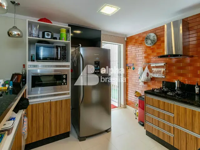 Casa com 300m² 4 quartos e 3 banheiros, à venda, no bairro Taguatinga Sul (Taguatinga) em Brasília