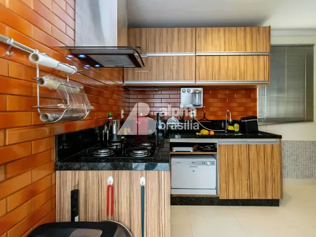 Casa com 300m² 4 quartos e 3 banheiros, à venda, no bairro Taguatinga Sul (Taguatinga) em Brasília