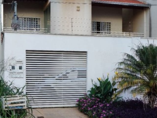 Casa com 300m² 4 quartos e 4 banheiros, à venda, no bairro Parque Oeste Industrial em Goiânia