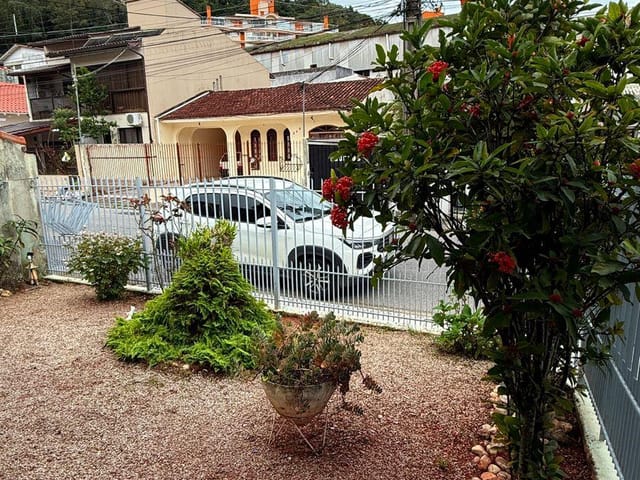 Casa com 230m² 3 quartos e 2 banheiros, à venda, no bairro Saco dos Limões em Florianópolis