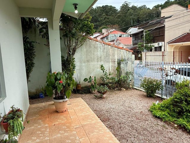Casa com 230m² 3 quartos e 2 banheiros, à venda, no bairro Saco dos Limões em Florianópolis