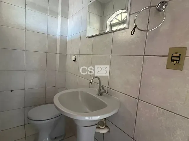Casa com 120m² 3 quartos e 3 banheiros, para alugar, no bairro Sabará I em Londrina