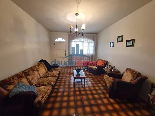 Casa com 277m² 5 quartos e 2 banheiros, à venda, no bairro Vila Santa Cecilia em Volta Redonda