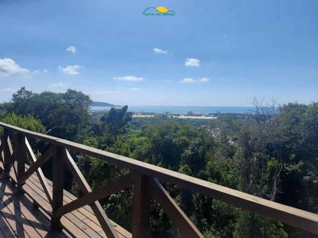 Foto do Casa - Linda casa com exuberante vista para o mar e Ilha do Campeche, a 600 metros da Lagoa do Peri e 1,2 km da Praia do Morro das Pedras - Florianópolis/SC | Costão Sul Imóveis