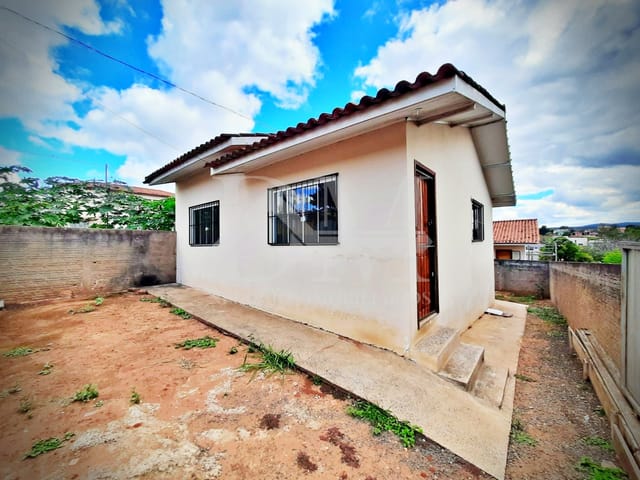 Casa 2 quartos e 1 banheiro, à venda, no bairro Jardim Primavera III em Jaguariaíva