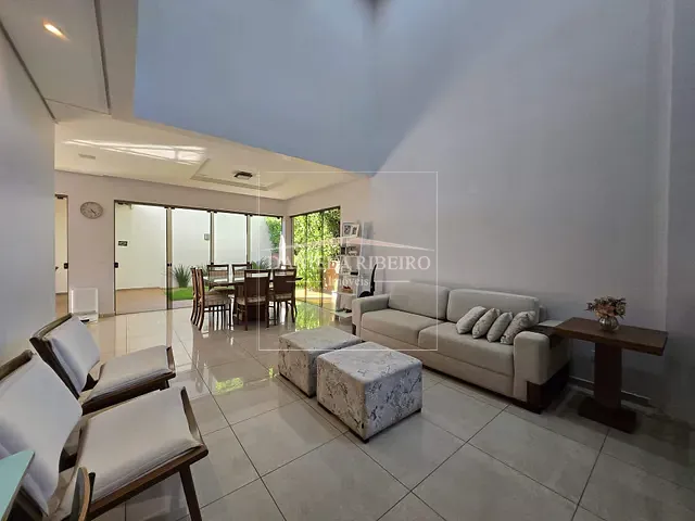 Casa com 360m² 4 quartos e 4 banheiros, à venda, no bairro Esperança em Londrina