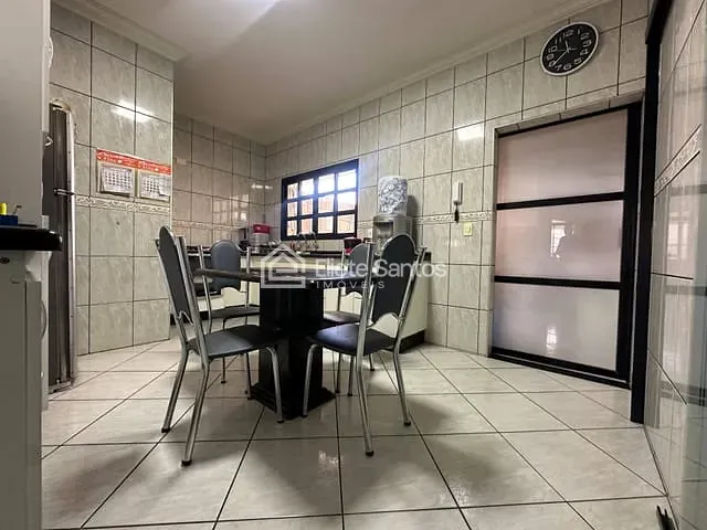 Sobrado com 358m² 4 quartos e 4 banheiros, à venda, no bairro Parque Novo Mundo em Americana