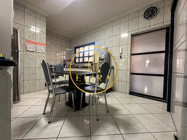 Sobrado com 358m² 4 quartos e 4 banheiros, à venda, no bairro Parque Novo Mundo em Americana