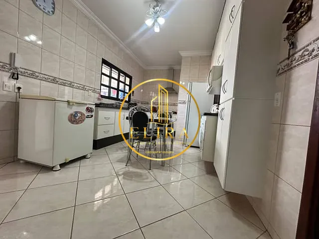 Sobrado com 358m² 4 quartos e 4 banheiros, à venda, no bairro Parque Novo Mundo em Americana
