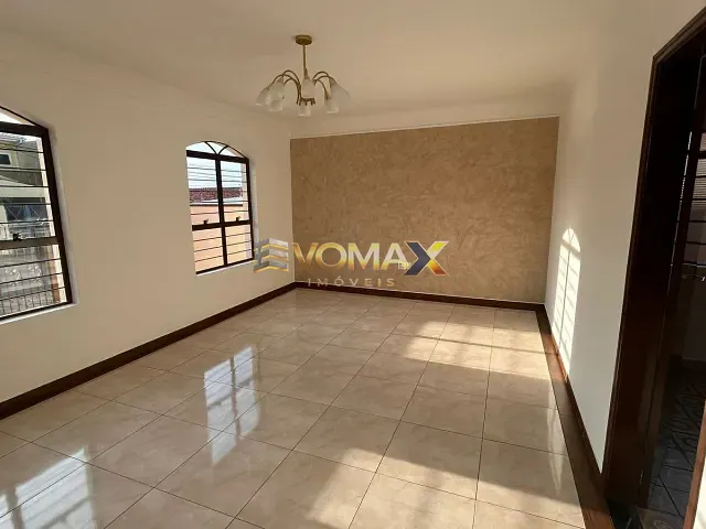 Casa com 210m² 3 quartos e 2 banheiros, à venda, no bairro Centro em Itapetininga