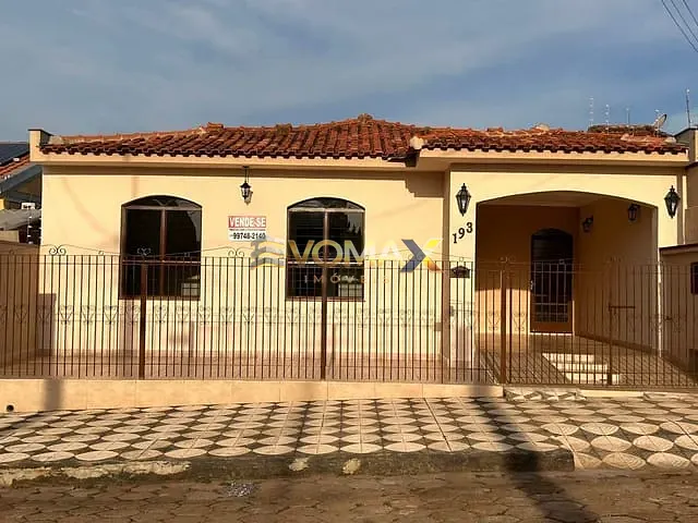 Casa com 210m² 3 quartos e 2 banheiros, à venda, no bairro Centro em Itapetininga