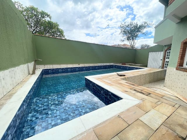 Casa com 252m² 3 quartos e 5 banheiros, à venda, no bairro Urbanova em São José dos Campos