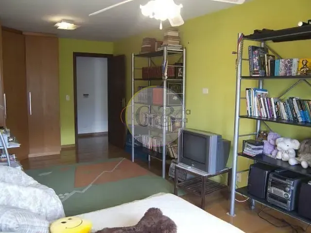 Casa 5 quartos e 8 banheiros, à venda, no bairro Areal em Pelotas