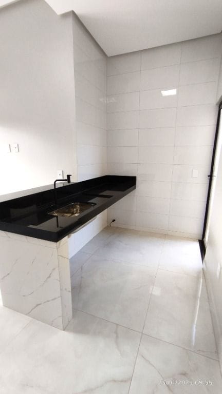 Casa à venda e aluguel com 2 quartos, 66m² - Foto 2