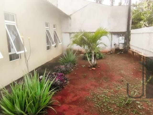 Casa com 280m² 2 quartos e 1 banheiro, à venda, no bairro Conjunto Parigot de Souza 3 em Londrina