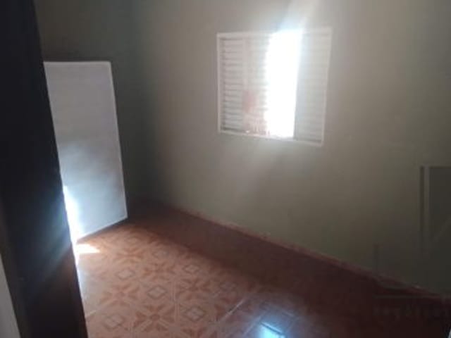 Casa com 280m² 2 quartos e 1 banheiro, à venda, no bairro Conjunto Parigot de Souza 3 em Londrina