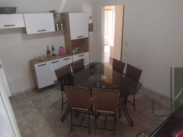 Casa com 280m² 2 quartos e 1 banheiro, à venda, no bairro Conjunto Parigot de Souza 3 em Londrina