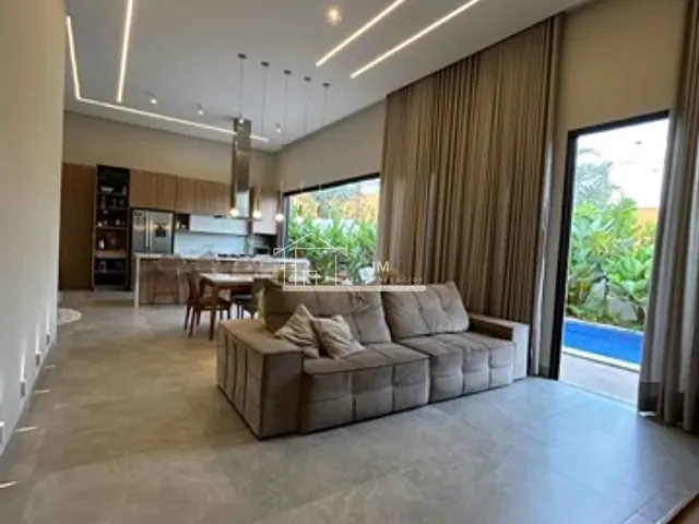 Casa com 521m² 3 quartos e 4 banheiros, à venda, no bairro Granja Marileusa em Uberlândia