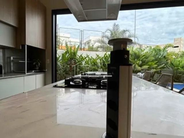 Casa com 521m² 3 quartos e 4 banheiros, à venda, no bairro Granja Marileusa em Uberlândia