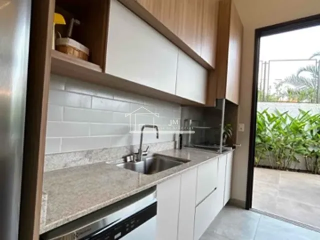 Casa com 521m² 3 quartos e 4 banheiros, à venda, no bairro Granja Marileusa em Uberlândia