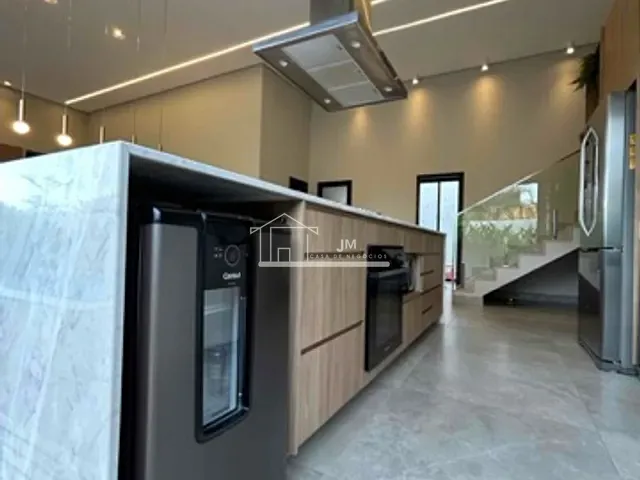 Casa com 521m² 3 quartos e 4 banheiros, à venda, no bairro Granja Marileusa em Uberlândia