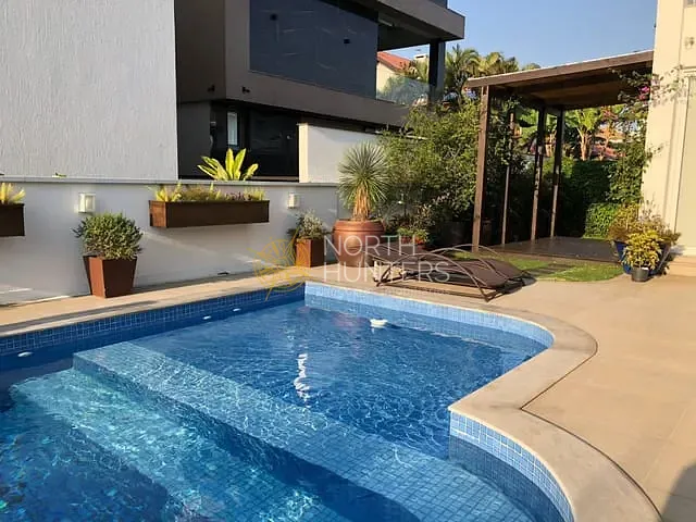 Casa com 600m² 4 quartos e 6 banheiros, à venda, no bairro Jurerê Internacional em Florianópolis