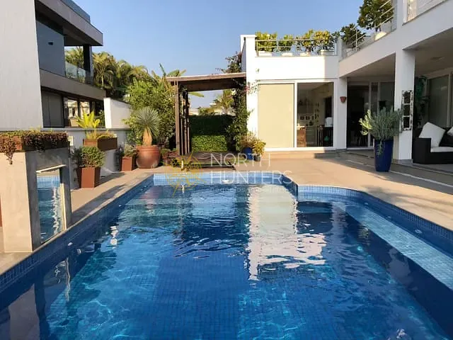 Casa com 600m² 4 quartos e 6 banheiros, à venda, no bairro Jurerê Internacional em Florianópolis