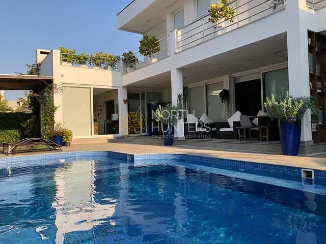 Casa com 600m² 4 quartos e 6 banheiros, à venda, no bairro Jurerê Internacional em Florianópolis